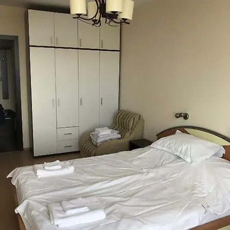 Большие Апартаменты Apartment *