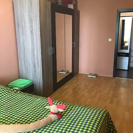 Большие Апартаменты Apartment Burgas
